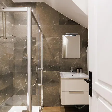 Le Notting Nid Chic Renove Coeur Du Vieil Appartement Antibes